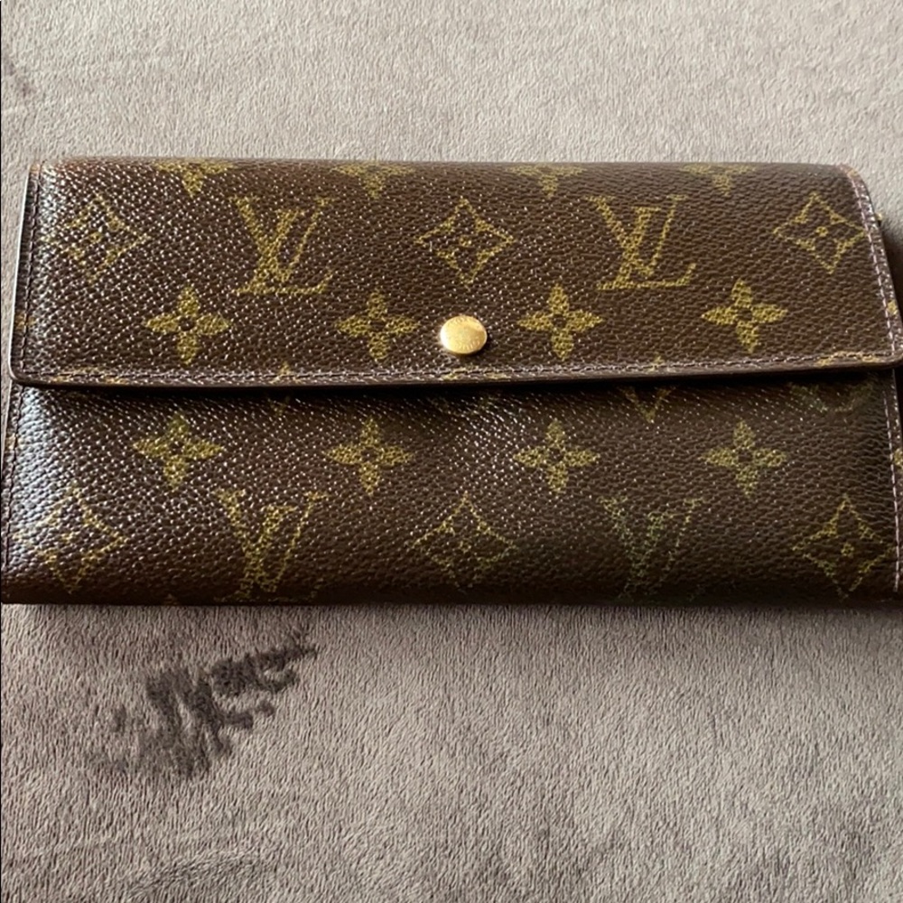 Sold! Authentic Louis Vuitton Sarah wallet w/chain